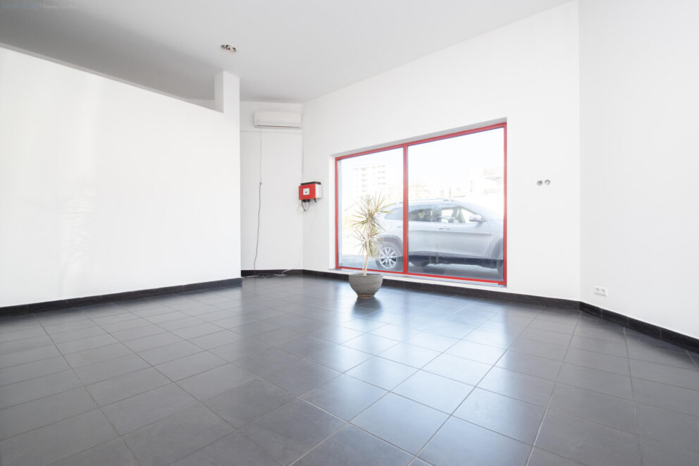 Commercial space in Płaszów, parking